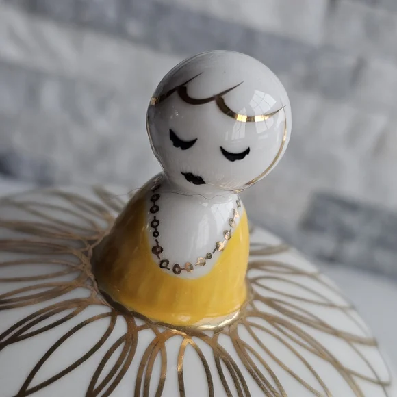 Anthropologie Yellow and White Butter Dish - Picture 4 of 5